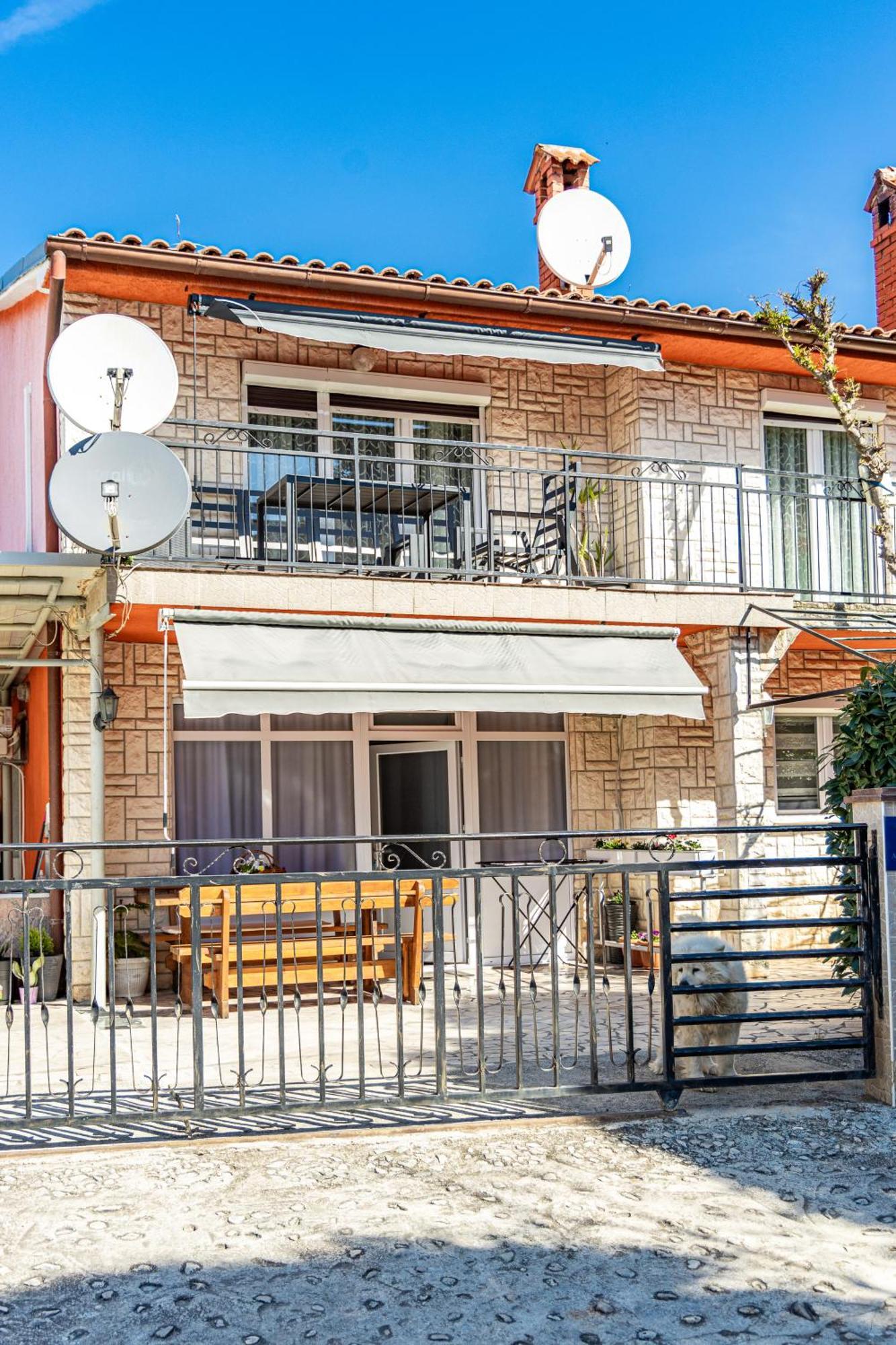 New Apartment Lejla Sisan Exterior photo