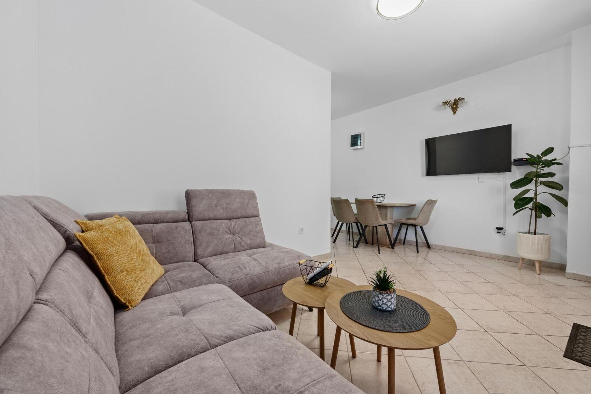 New Apartment Lejla Sisan Exterior photo